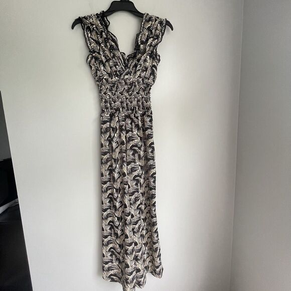 Max Studio Wide Leg Jumpsuit Size XS Smocked Waist Ruffled Neck Pockets Romper - Picture 1 of 16